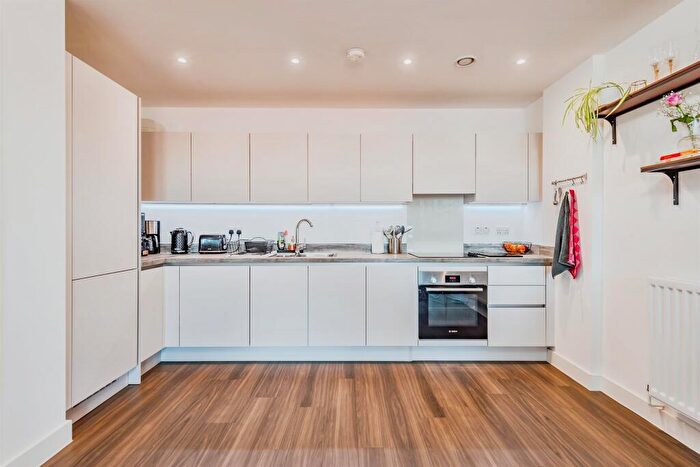 2 Bedroom Apartment For Sale In Marketfield Way, Redhill, RH1