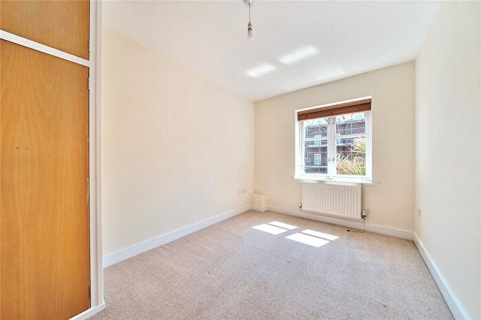 2 Bedroom Flat To Rent In Chartergate, Boltro Road, RH16