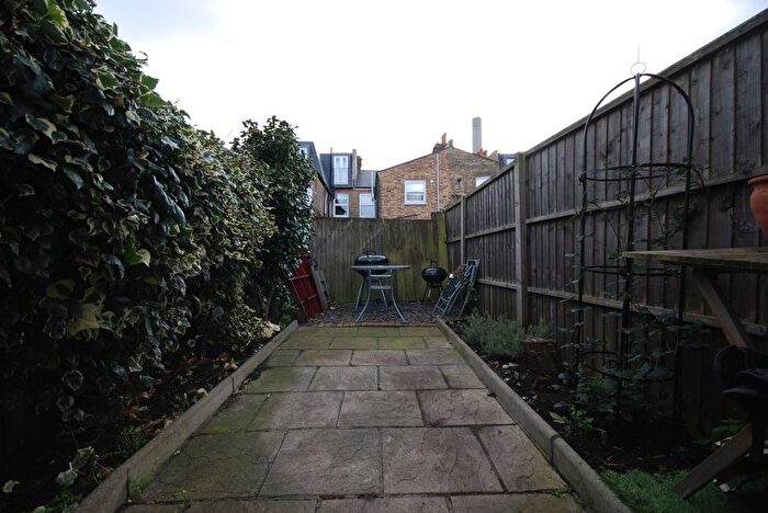 2 Bedroom Flat To Rent In Fairlight Road, Tooting, SW17