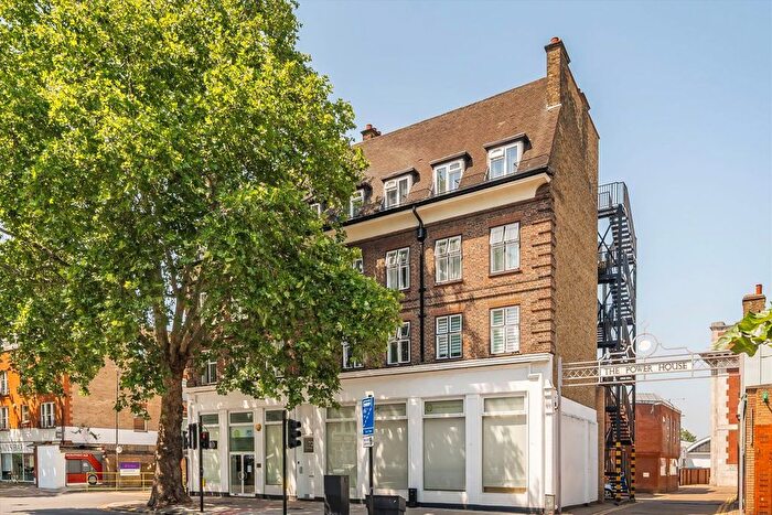 3 Bedroom Flat For Sale In Chiswick High Road, Chiswick, W4