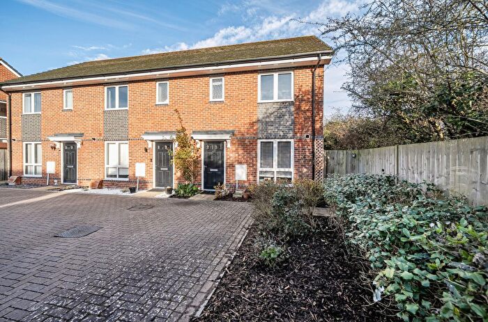 3 Bedroom End Terrace House For Sale In Fullbrook Avenue, Spencers Wood, Reading, Berkshire, RG7