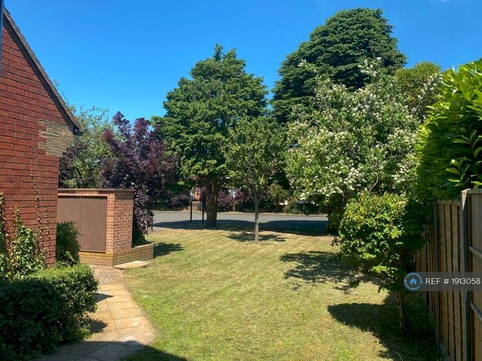 1 Bedroom Flat To Rent In Southview Avenue, Caversham, RG4