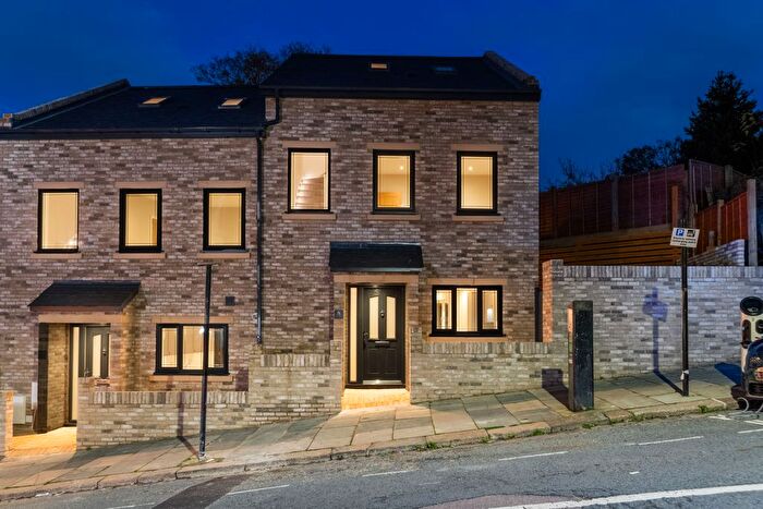 3 Bedroom Semi Detached House For Sale In Masons Hill, London, SE18