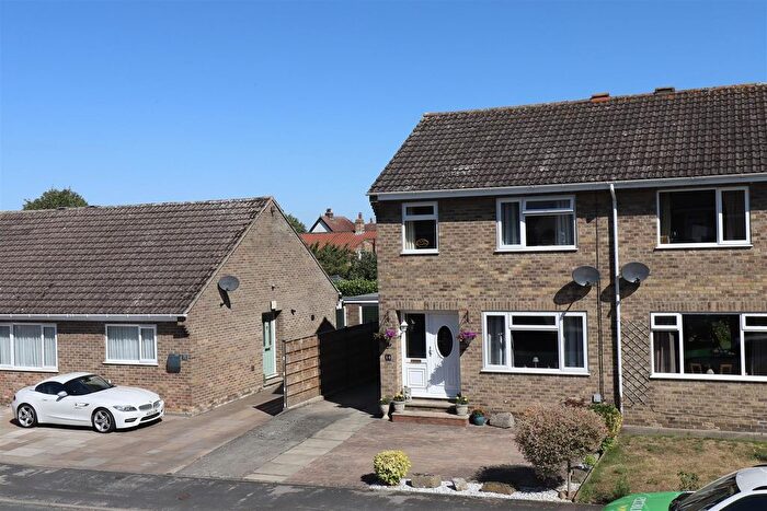 3 Bedroom Semi-Detached House For Sale In Brookside Close, Barmby Moor, York, YO42