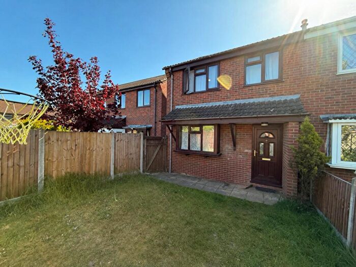 3 Bedroom Semi-Detached House To Rent In Brigg Close, Lincoln, LN6