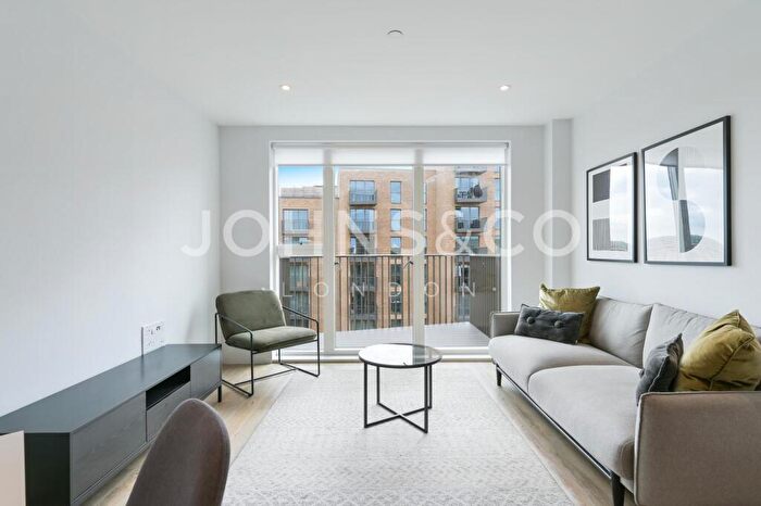 2 Bedroom Apartment To Rent In Horlicks Quarter, Slough, Berkshire, SL1