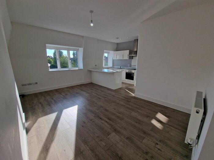 2 Bedroom Flat To Rent In Station Road North, Merstham, Redhill, RH1