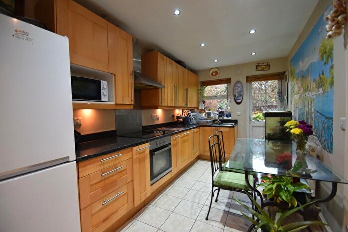 3 Bedroom Semi-Detached House To Rent In Cahir Street, London, E14