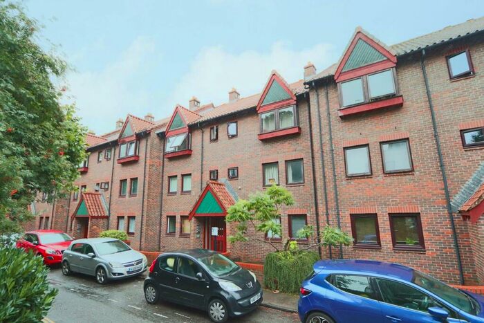 Flat To Rent In Cumberland Place, Bristol, BS8