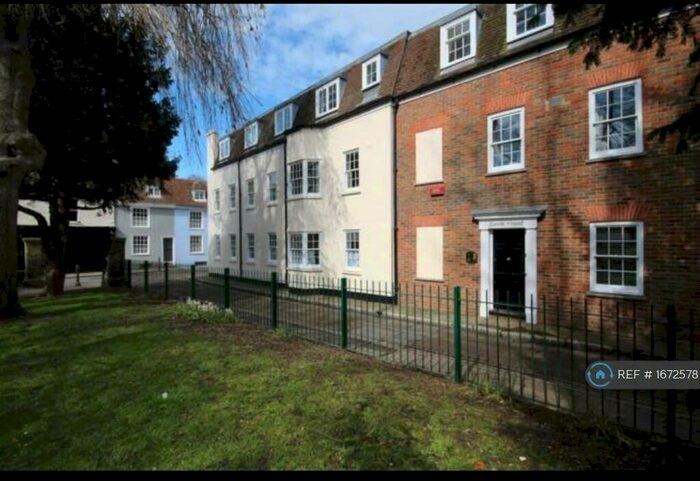 2 Bedroom Flat To Rent In Linen Court, Canterbury, CT1