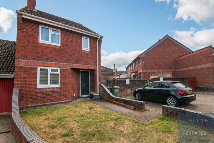 3 Bedroom Semi-Detached House For Sale In Chestnut Avenue, Exeter, EX2