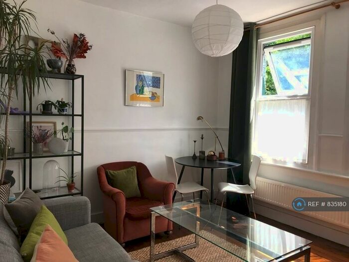 2 Bedroom Flat To Rent In Lloyd Park, London, E17
