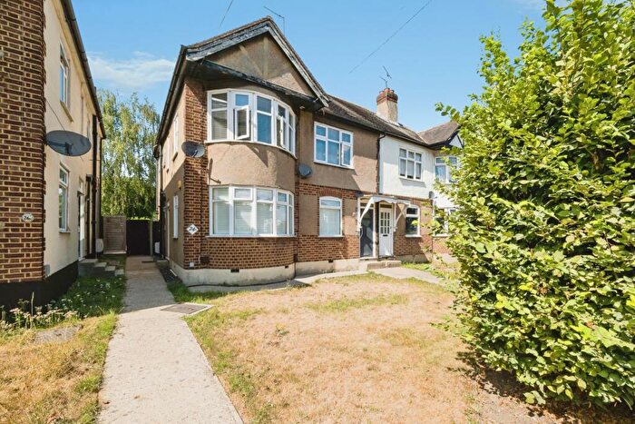 2 Bedroom Flat For Sale In Granton Avenue, Upminster, RM14