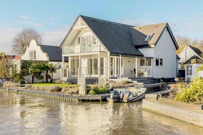 3 Bedroom Detached House To Rent In Pharaohs Island, Shepperton, TW17