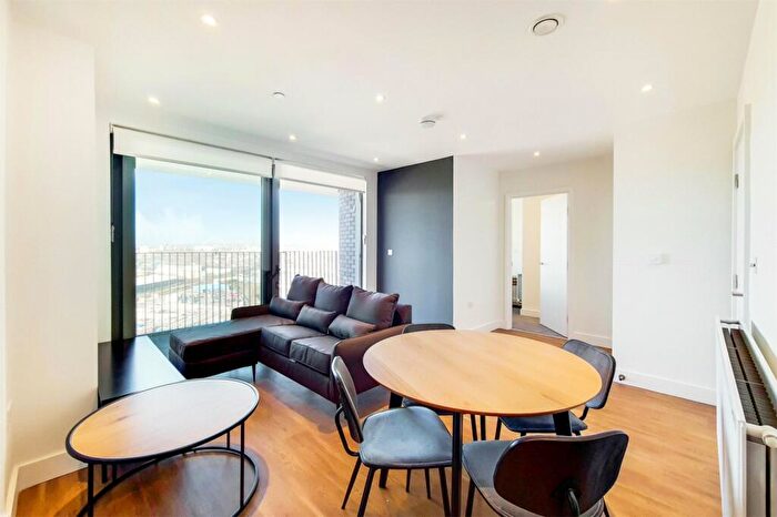 2 Bedroom Apartment To Rent In Green Street, London, NW10
