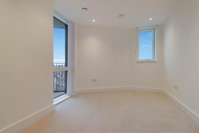 2 Bedroom Apartment To Rent In Herne Hill Road, London, SE24