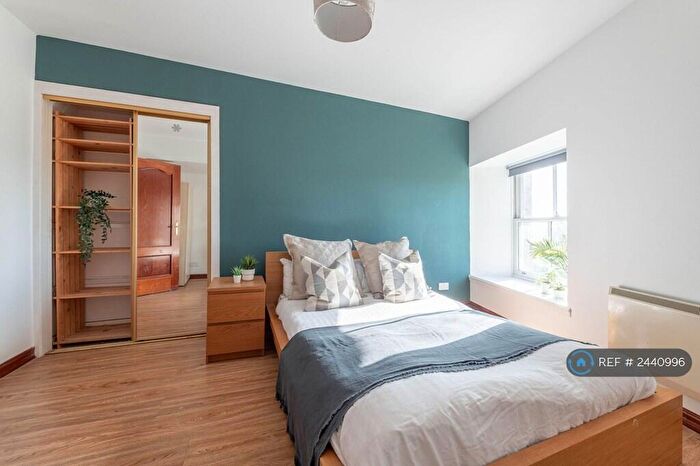 2 Bedroom Flat To Rent In John's Place, Edinburgh, EH6