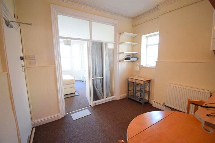 1 Bedroom Flat To Rent In Montgomery Street, Cardiff, CF24