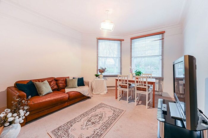 2 Bedroom Flat For Sale In Lillie Road, Bishop's Park, London, SW6