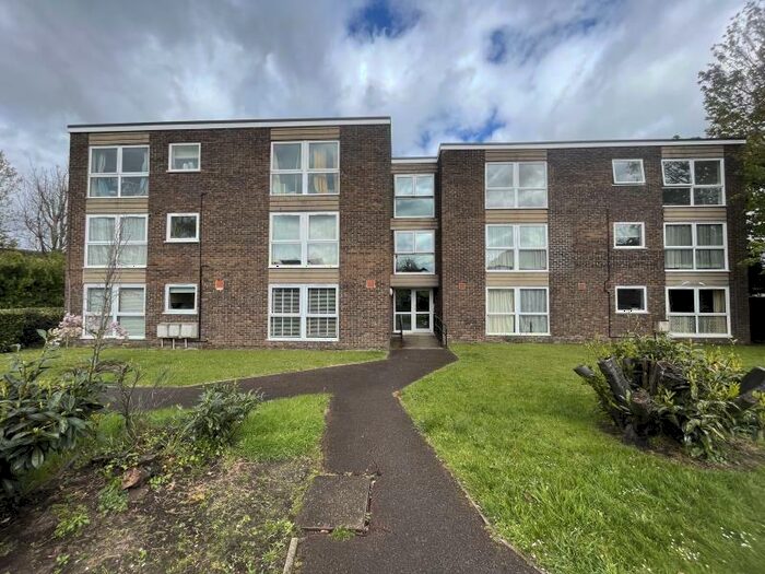 2 Bedroom Flat To Rent In Vine Court, Hersham, KT12