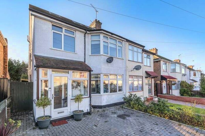 4 Bedroom Semi-Detached House To Rent In Harrow, London, HA1