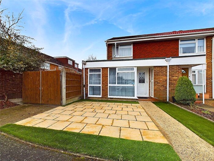 2 Bedroom End Of Terrace House To Rent In Wordsworth Road, Hampton, TW12