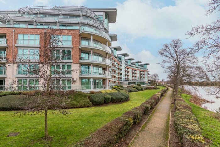 3 Bedroom Flat To Rent In River Crescent, Waterside Way, Nottingham, NG2