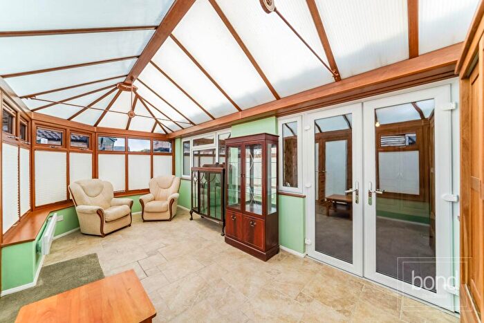 2 Bedroom Semi-Detached Bungalow For Sale In Runsell View, Danbury, Chelmsford, CM3