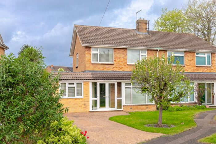 3 Bedroom Semi Detached House For Sale In Mulcaster Avenue, Kidlington, OX5