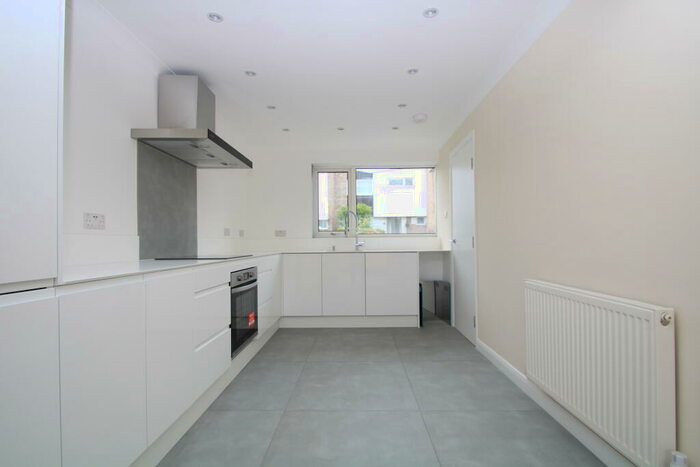 3 Bedroom House To Rent In Hertford Court, Croydon, CR0