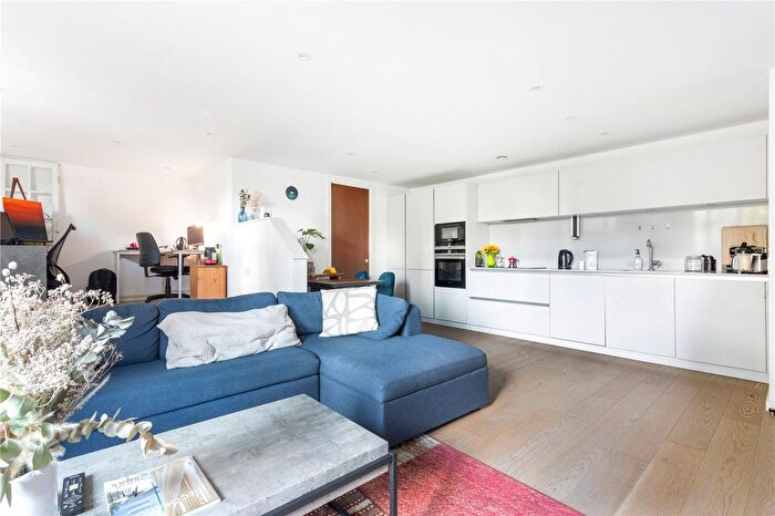 2 Bedroom Flat To Rent In Tileman House, Upper Richmond Road, London, SW15
