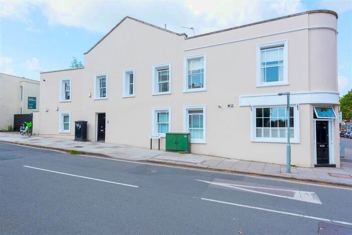 1 Bedroom Flat To Rent In Kings Road, Richmond, TW10