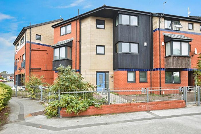 4 Bedroom Garages For Sale In Sculcoates Lane, Hull, HU5