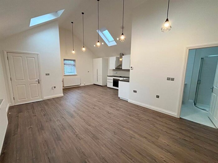 2 Bedroom Apartment To Rent In Stratford Road, Shirley, B90