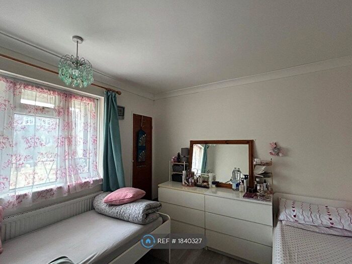2 Bedroom Flat To Rent In Suffolk Road, Ilford, IG3