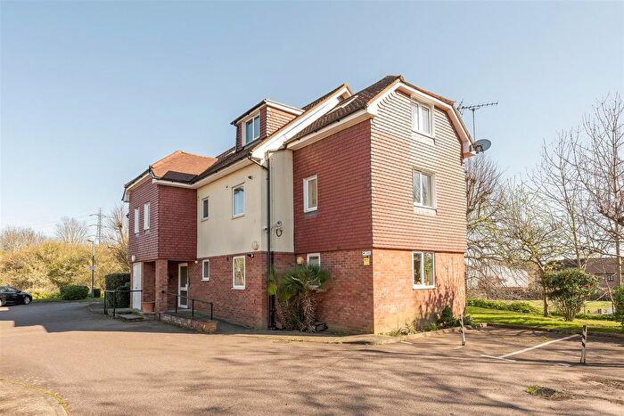 2 Bedroom Flat For Sale In Lime Tree Close, South Woodford, E18