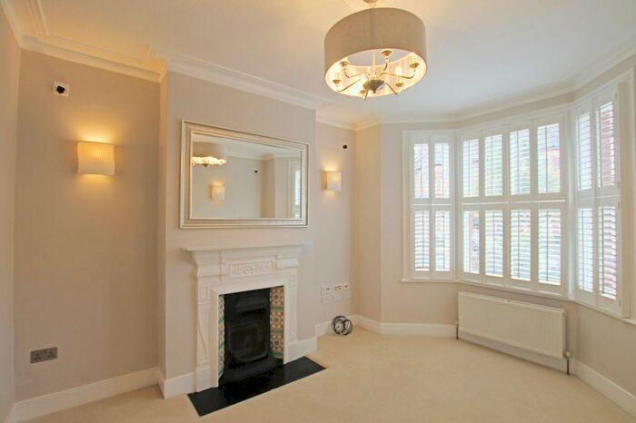 Terraced House To Rent In Tolverne Road, London, SW20