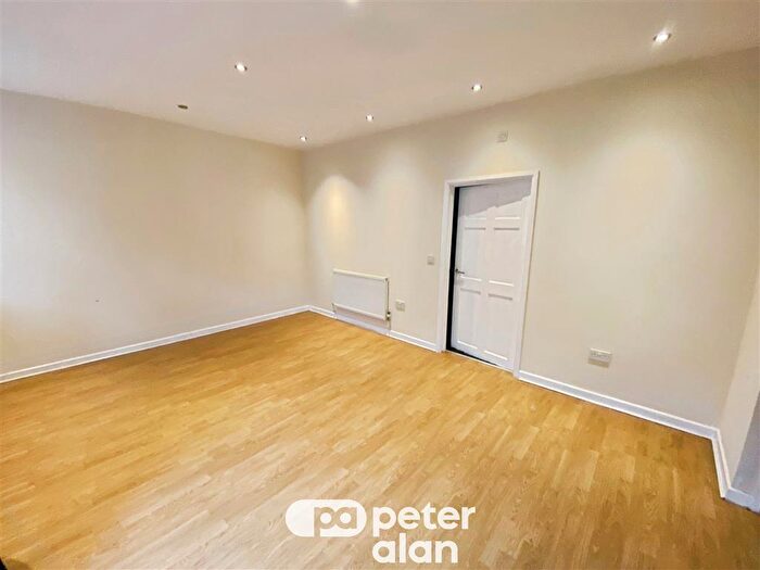 2 Bedroom Flat To Rent In Duffryn Street, Mountain Ash, CF45