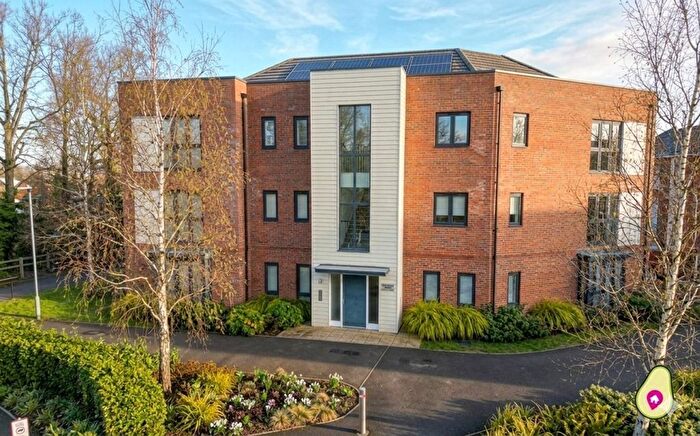 1 Bedroom Flat For Sale In Woodcote Green, Crowthorne, Berkshire, RG45
