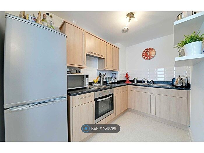 1 Bedroom Flat To Rent In Penfield Court, London, NW9
