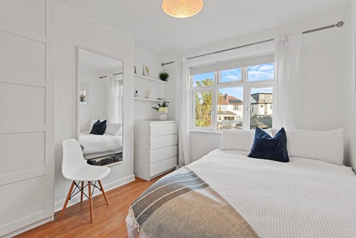 3 Bedroom Semi-Detached House For Sale In Warland Road, London, SE18