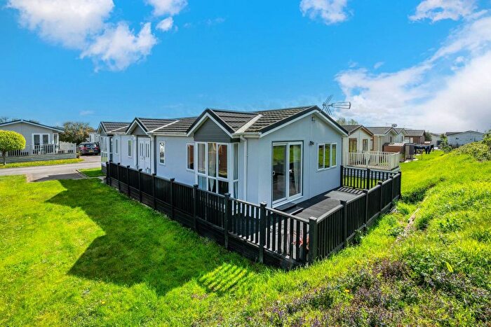 2 Bedroom Mobile/park Home For Sale In Cambridge Road, Stretham, Ely, CB6