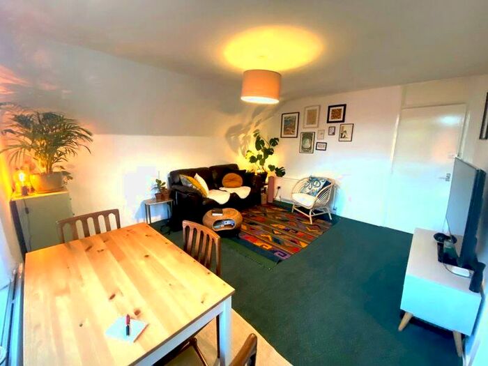 1 Bedroom Flat To Rent In Wood Road, Manchester, M16