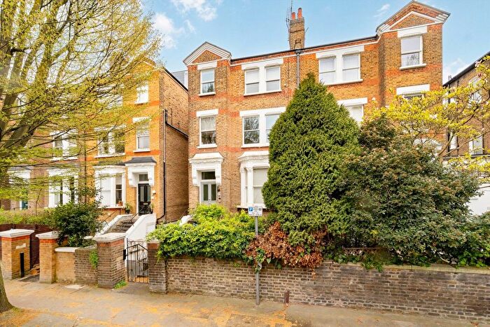 2 Bedroom Flat For Sale In Brondesbury Road, Queen's Park, NW6