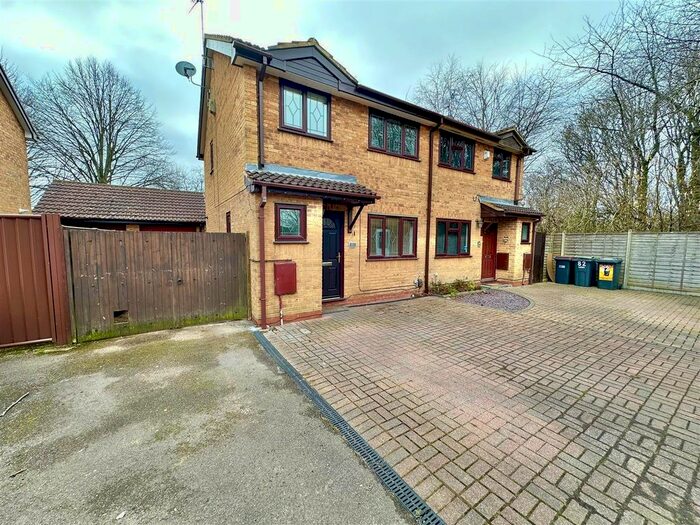 3 Bedroom Semi Detached House To Rent In Marsom Grove, Luton, LU3