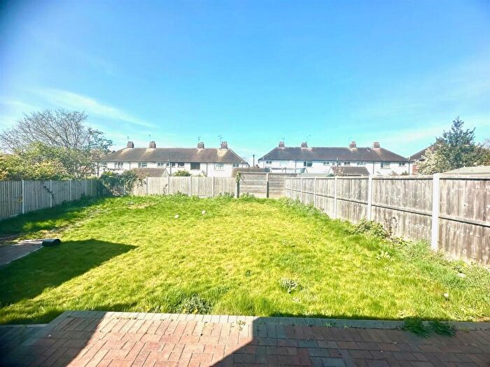 4 Bedroom Semi-Detached House To Rent In Morris Road, Chelmsford, CM2