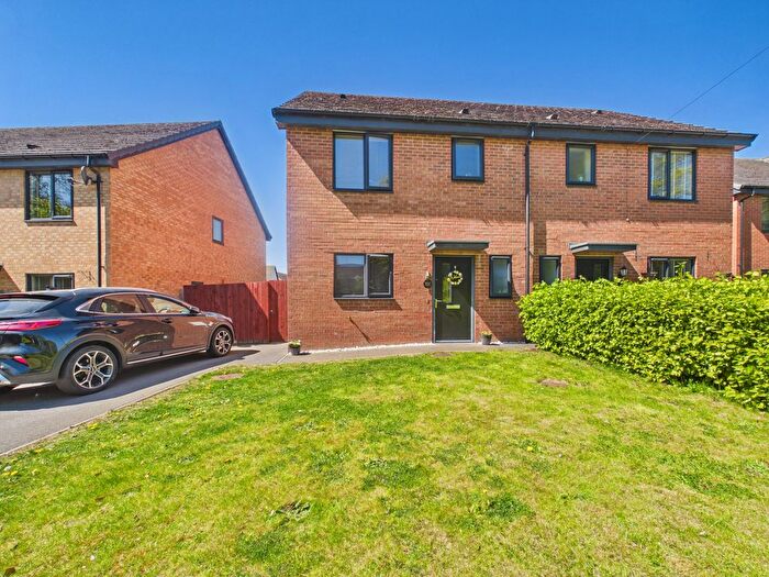 3 Bedroom Semi-detached House For Sale In Middlesex Road, Hull, HU8
