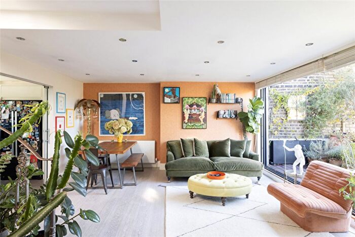 2 Bedroom Flat For Sale In Sinclair Gardens, London, W14