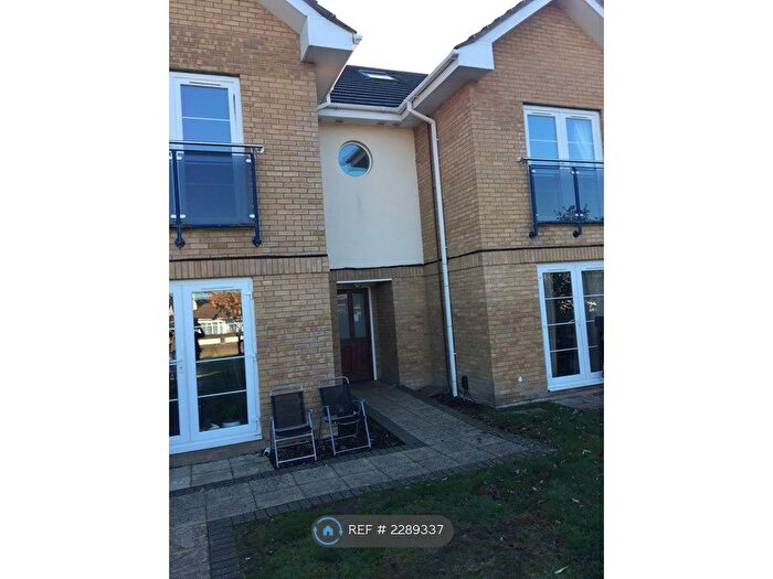 2 Bedroom Flat To Rent In Oakdale Road, Poole Dorset, BH15