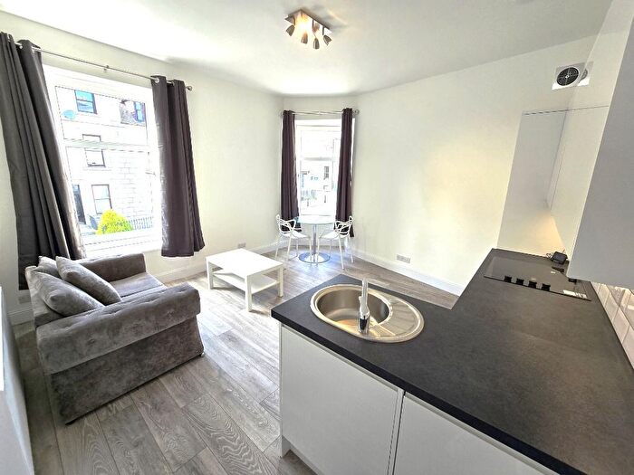 2 Bedroom Flat To Rent In Crown Street, City Centre, Aberdeen, AB11
